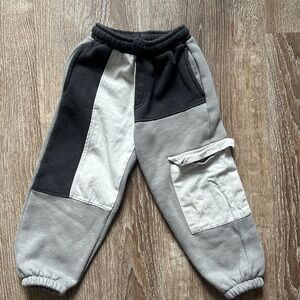 Zara Kids Black and Gray Color Block Sweatpants 3-4T